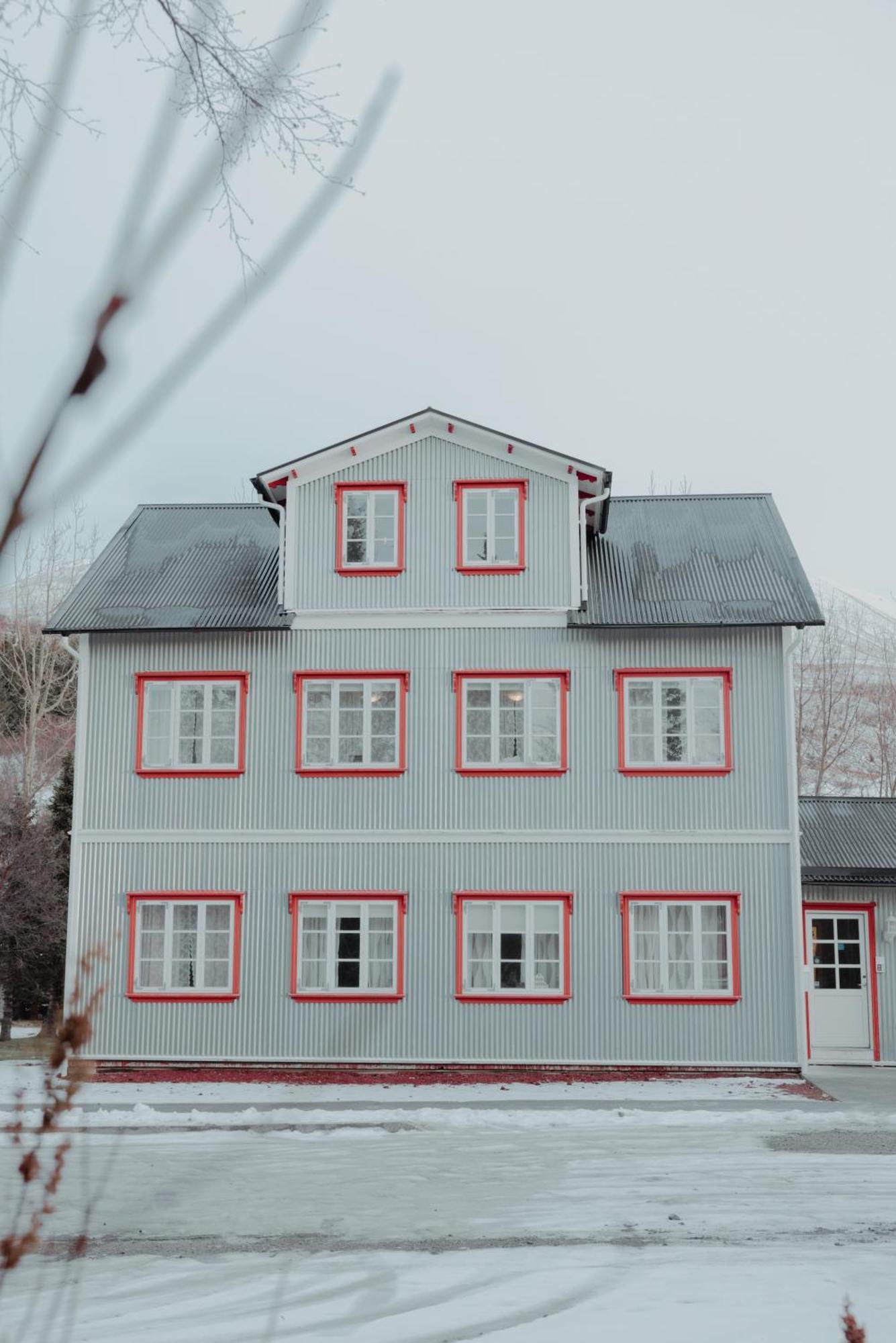 Gamli Skolinn Husavik Exterior photo