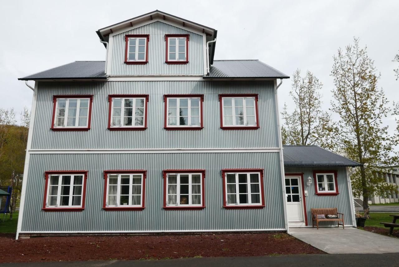 Gamli Skolinn Husavik Exterior photo